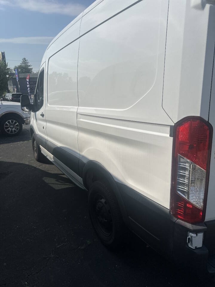 Used 2018 Ford Transit 250 130 Medium Roof RWD image 5