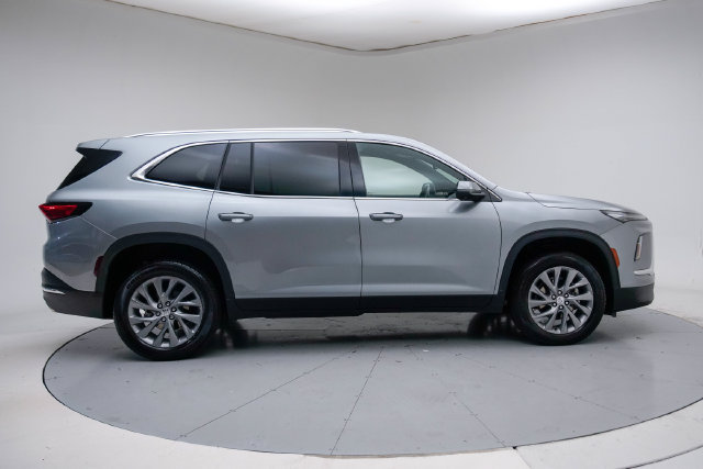 Used 2025 Buick Enclave Preferred FWD image 2