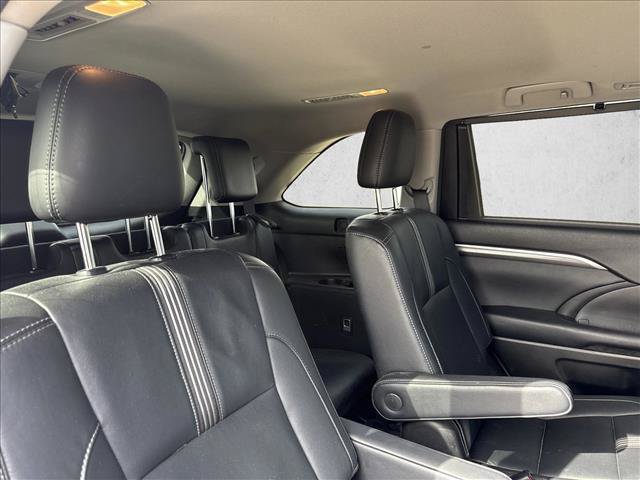 Used 2017 Toyota Highlander SE FWD image 17