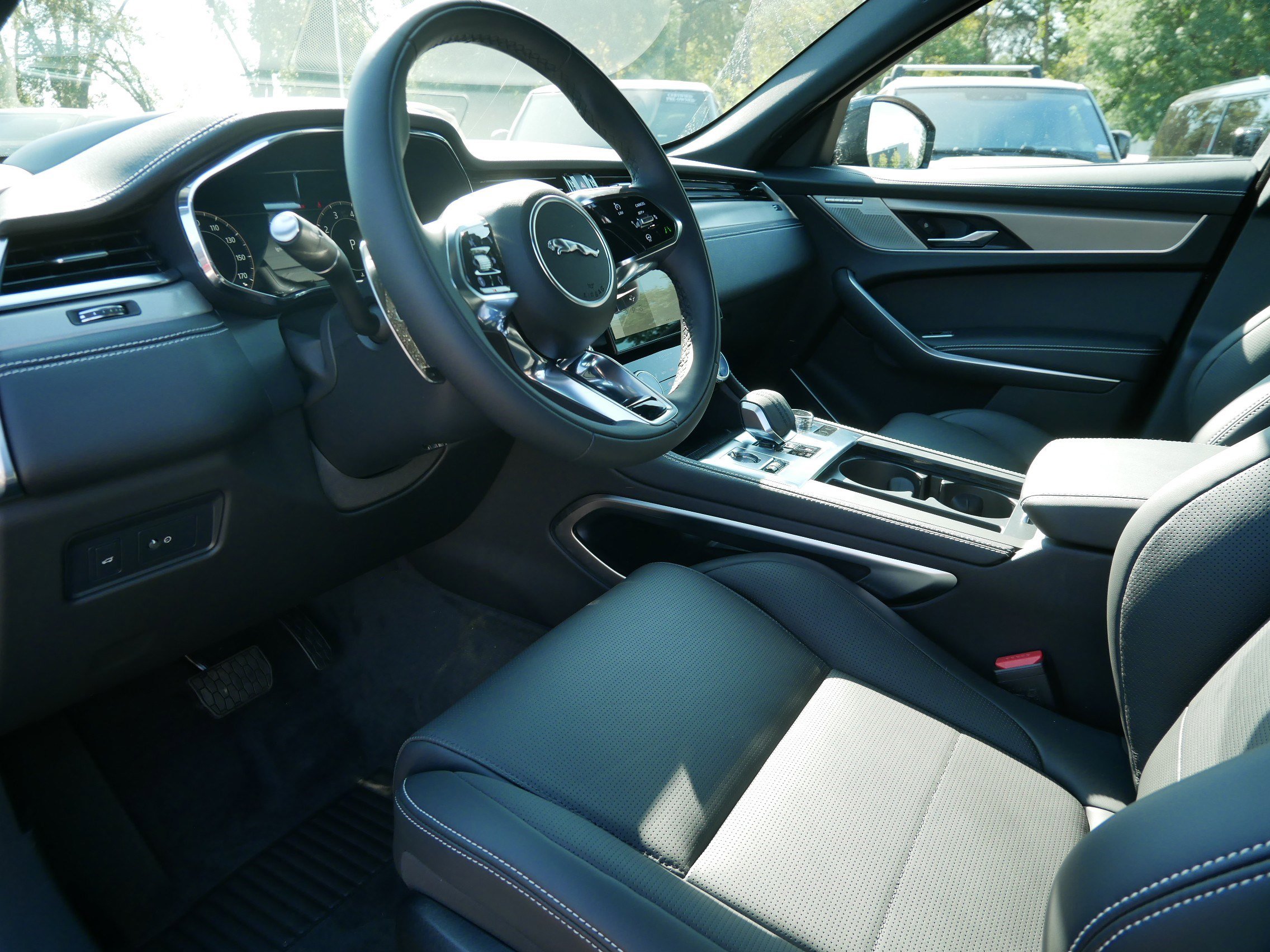 New 2026 Jaguar F-PACE R-Dynamic S image 3