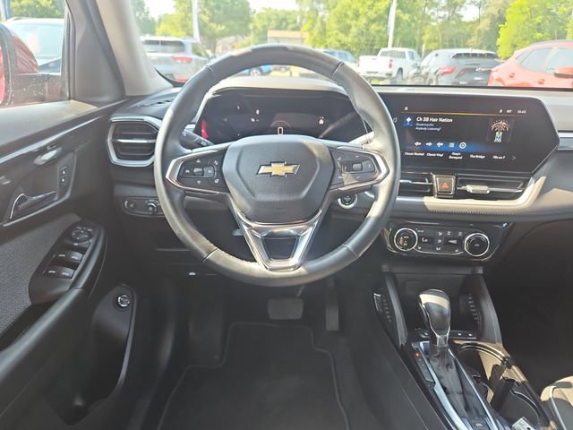 Used 2024 Chevrolet TrailBlazer LT w/ Convenience Package FWD image 14