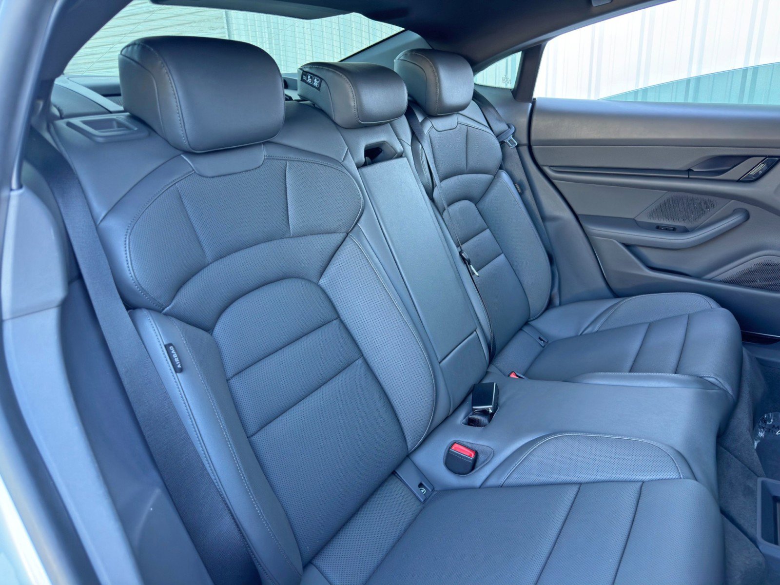 Used 2020 Porsche Taycan 4S image 41