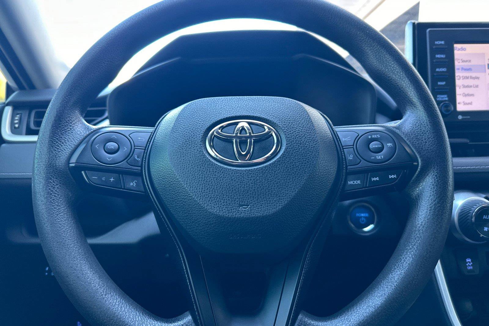 Used 2021 Toyota RAV4 XLE w/ Carpet Mat Package (TMS) image 22