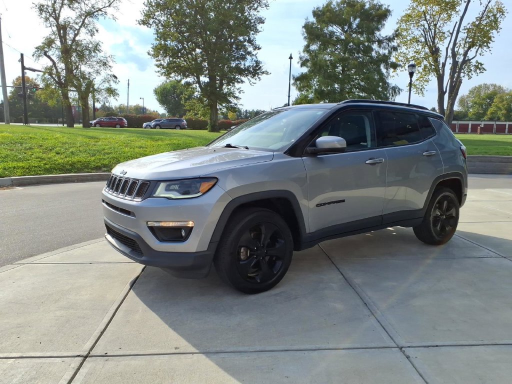 Used 2019 Jeep Compass Latitude AWD/4WD image 3
