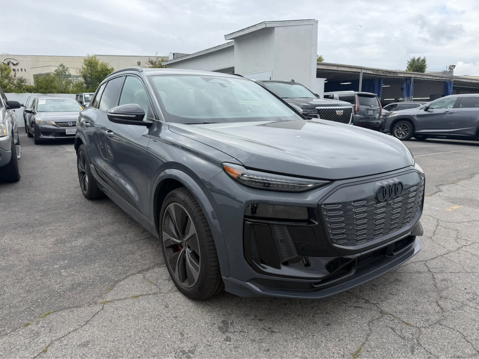 Used 2025 Audi SQ6 e-tron Prestige w/ Red Edition One AWD/4WD image 2