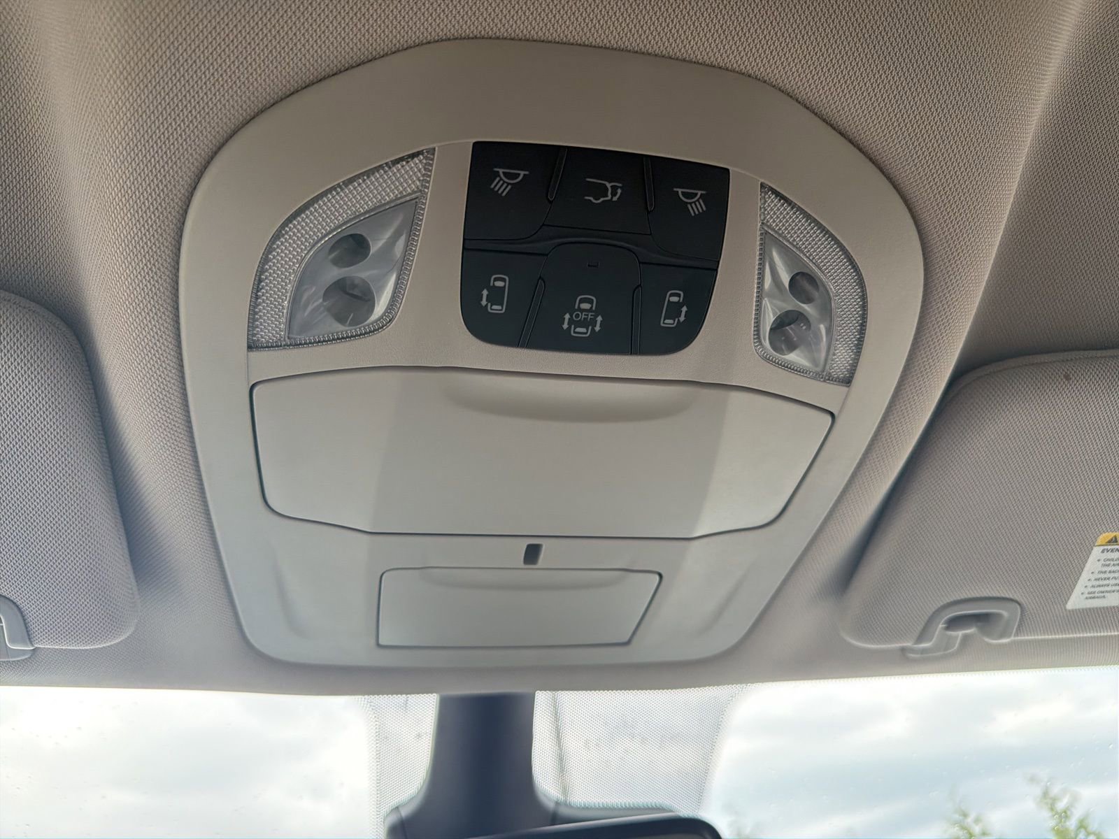 Used 2023 Chrysler Voyager LX FWD image 20