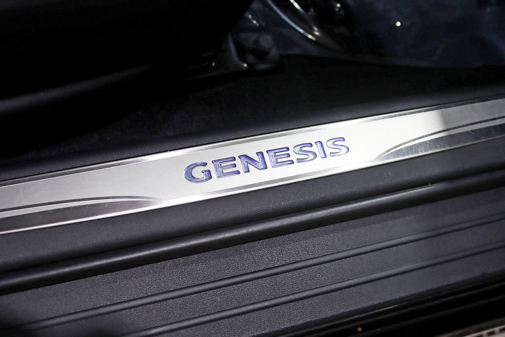 Used 2016 Hyundai Genesis Coupe 3.8 RWD image 13