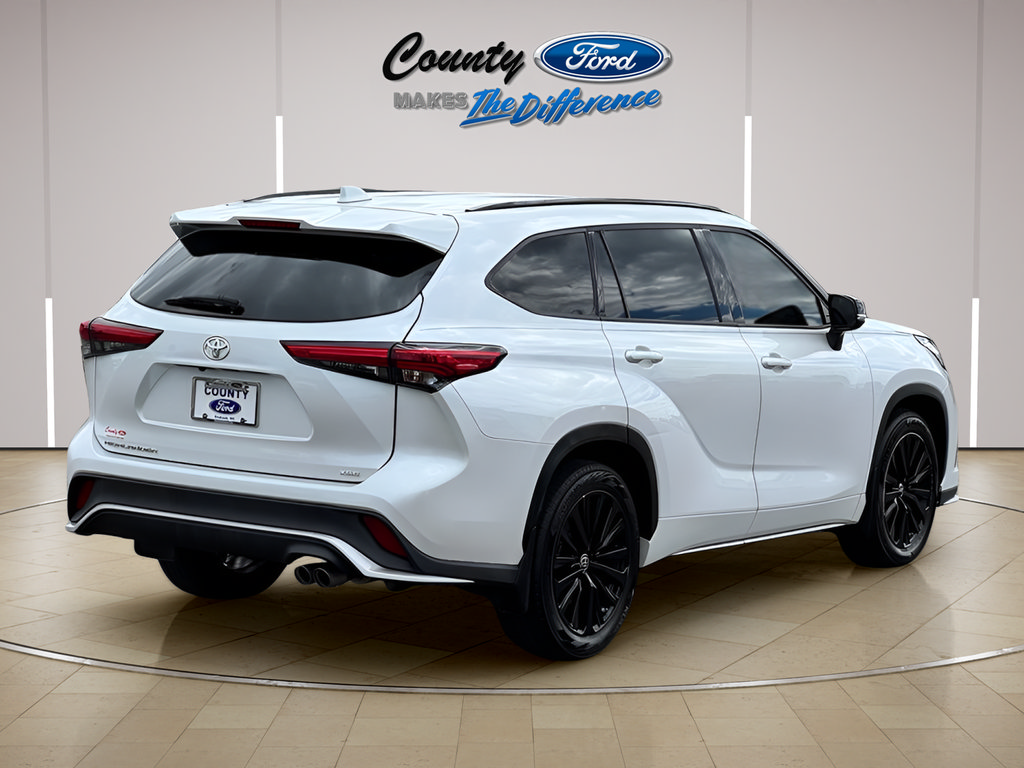 Used 2023 Toyota Highlander XSE FWD image 7