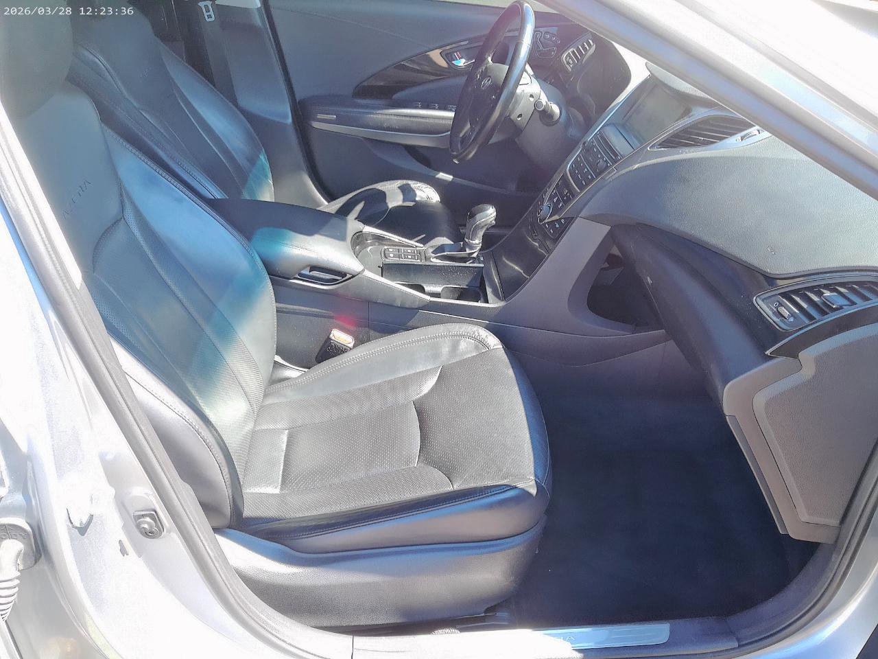 Used 2014 Hyundai Azera Limited w/ Option Group 02 image 19