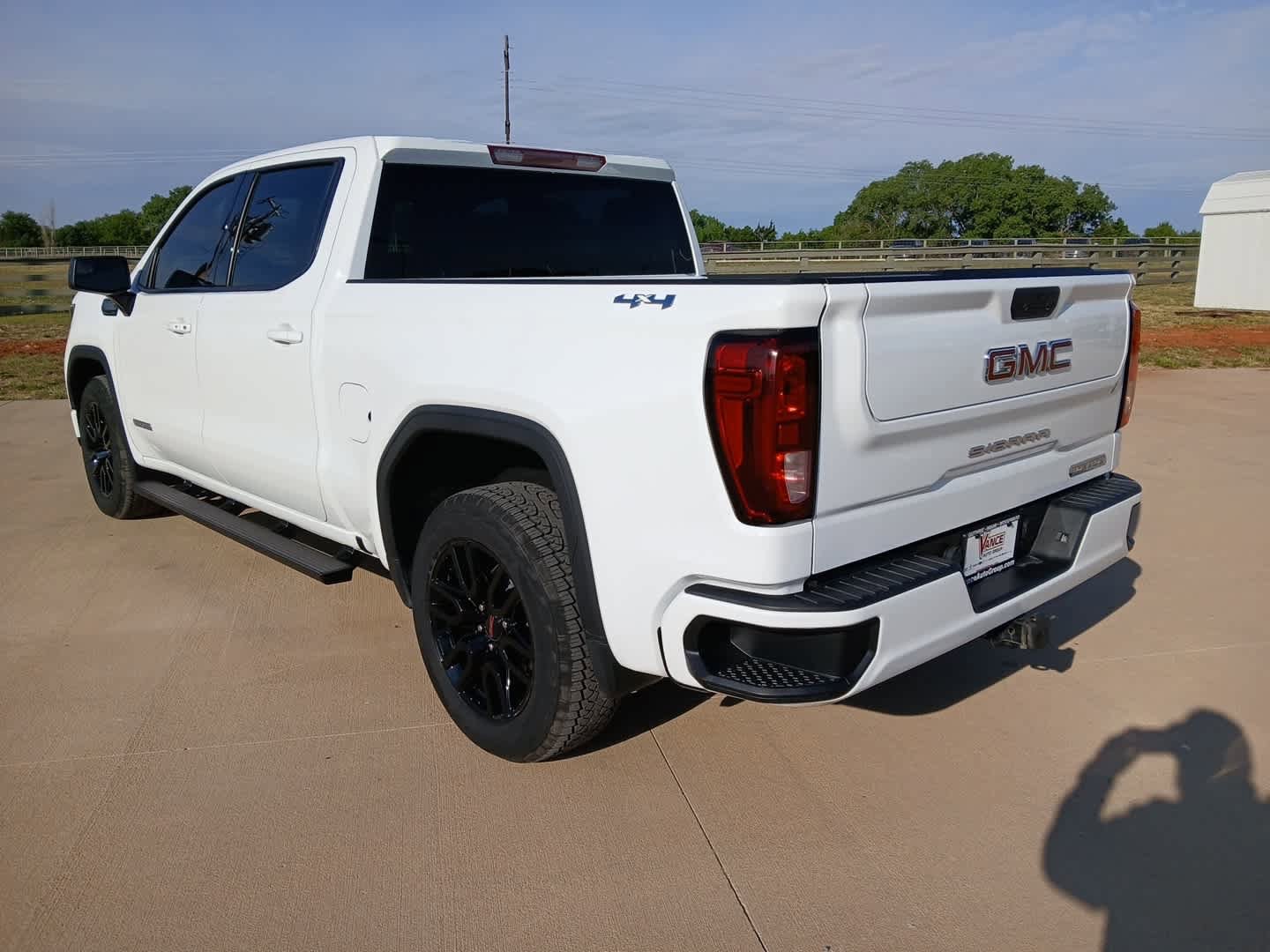 Used 2023 GMC Sierra 1500 Elevation AWD/4WD image 4
