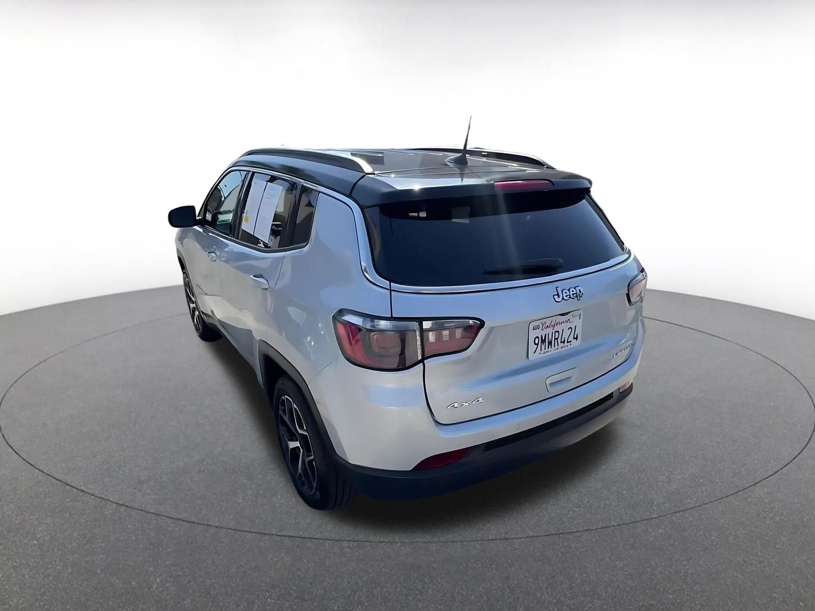 Used 2025 Jeep Compass Limited image 11