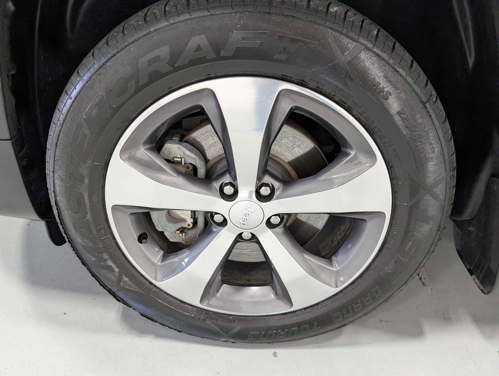 Used 2020 Jeep Cherokee Limited image 3