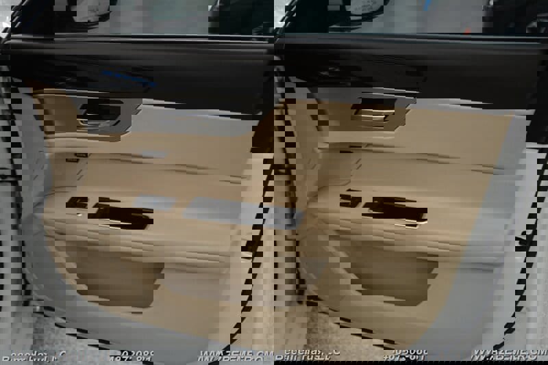 Used 2020 Jaguar XF Premium image 40