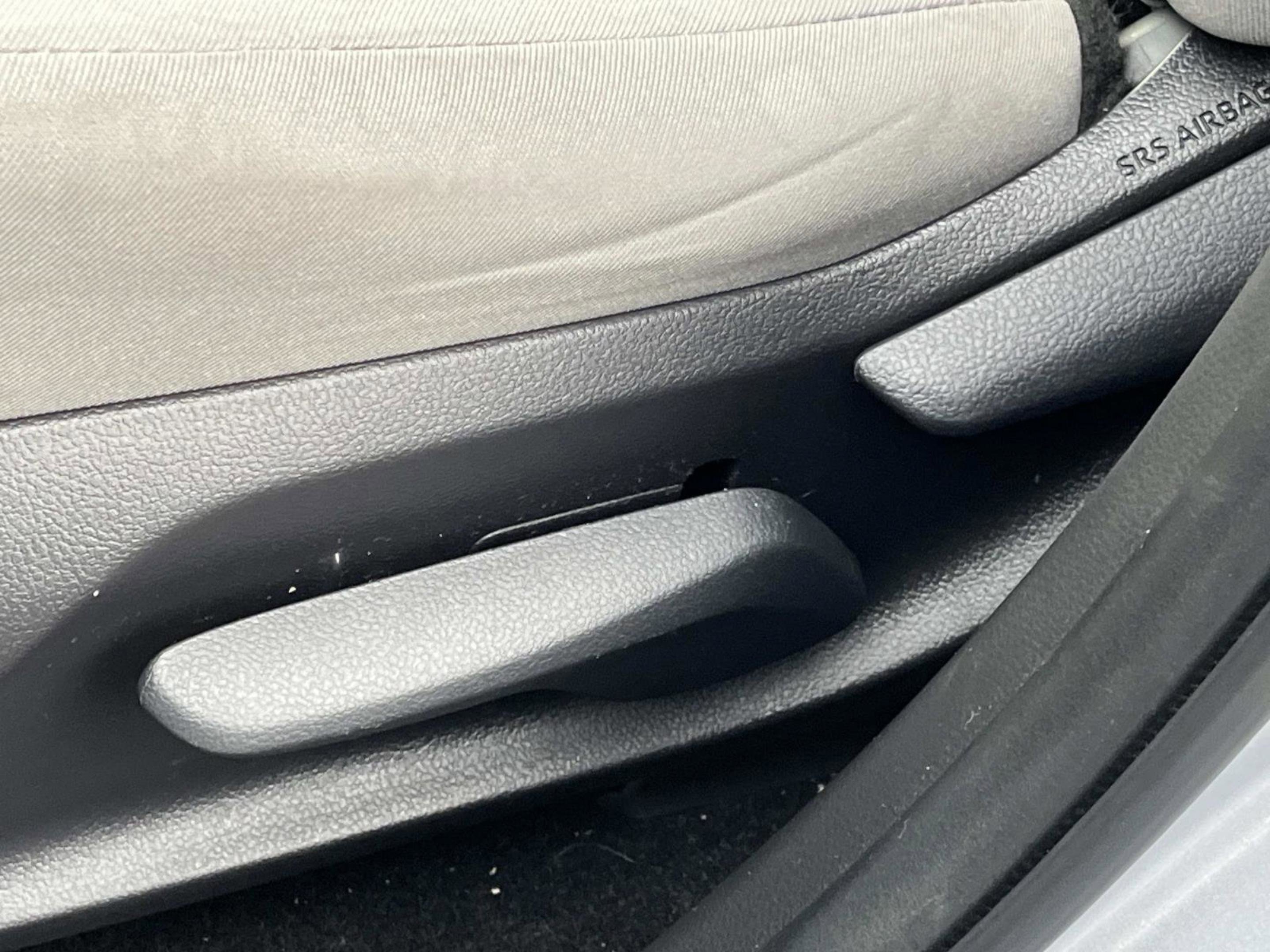 Used 2019 Toyota RAV4 XLE w/ Phone Cable & Charge Package image 29