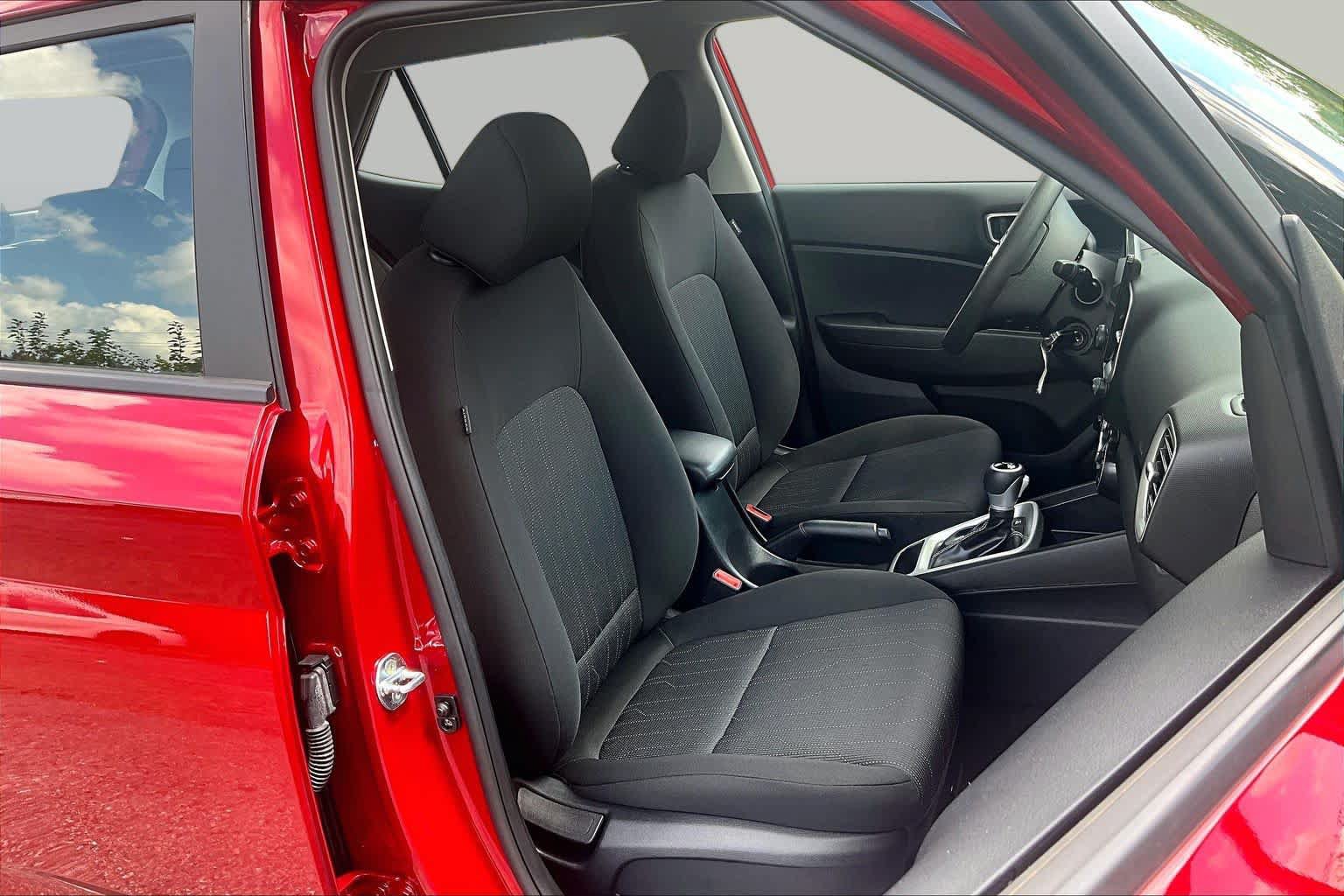 Used 2025 Hyundai Venue SE FWD image 9