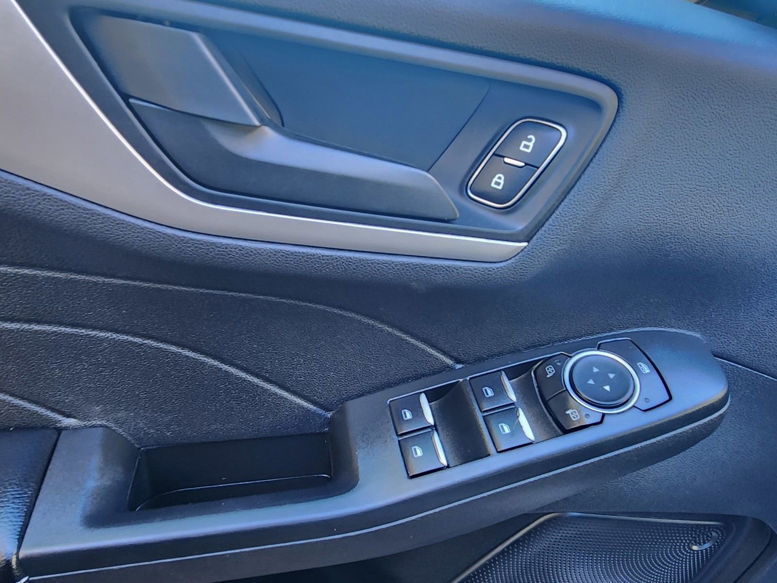 Used 2022 Ford Escape SE image 33