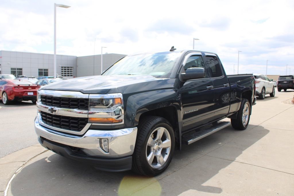 Used 2018 Chevrolet Silverado 1500 LT w/ All Star Edition image 3