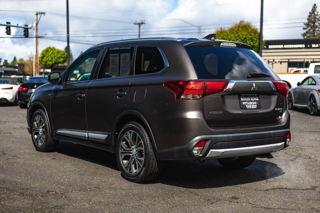Used 2017 Mitsubishi Outlander GT AWD/4WD image 10