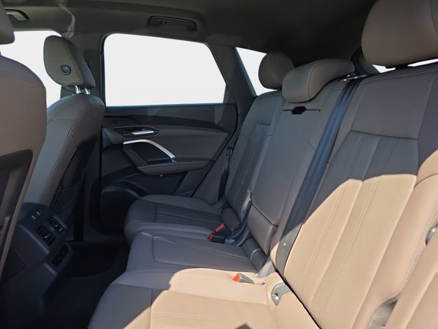 Used 2025 Audi Q5 Premium w/ Convenience Package image 17