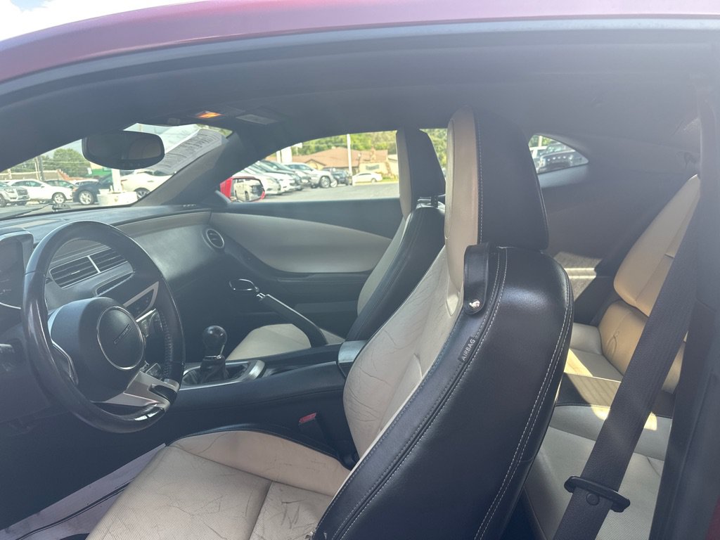 Used 2010 Chevrolet Camaro LT RWD image 2