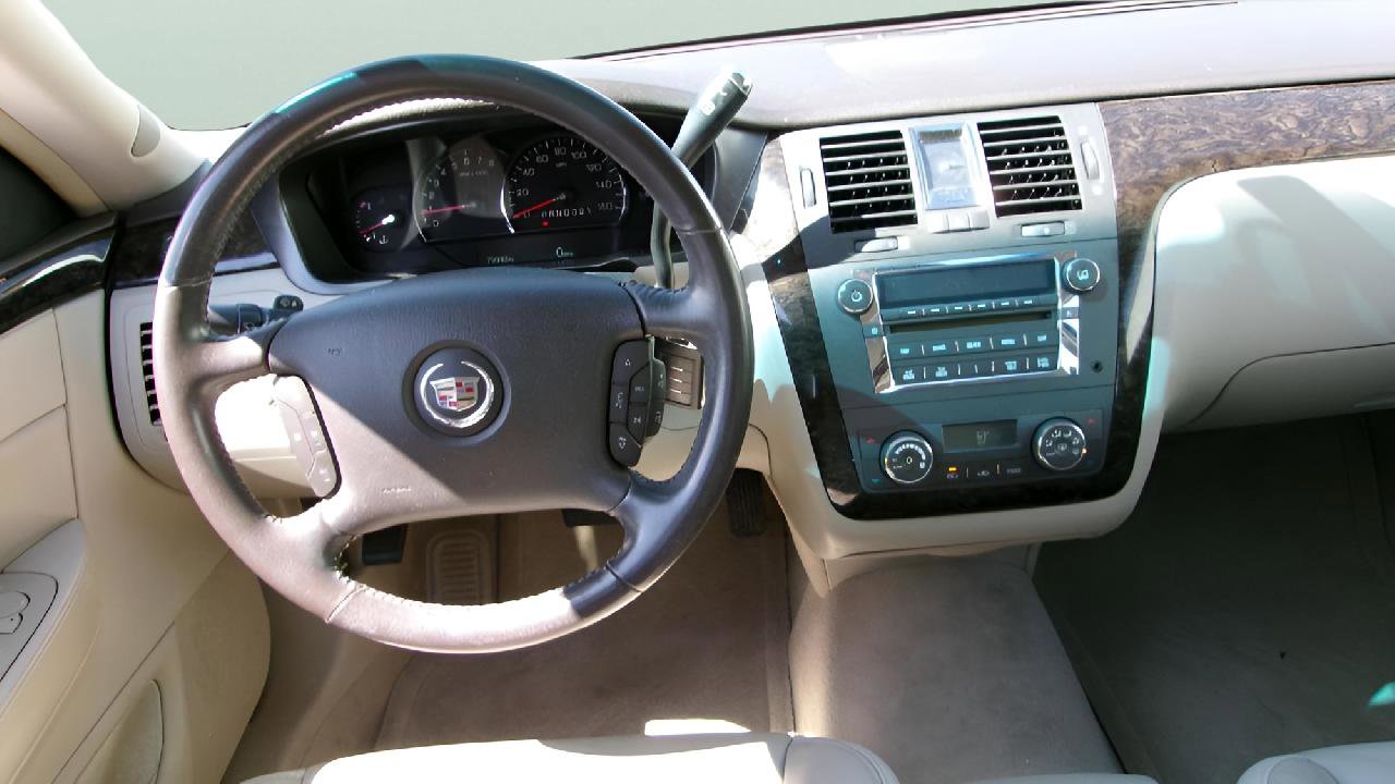 Used 2011 Cadillac DTS image 11