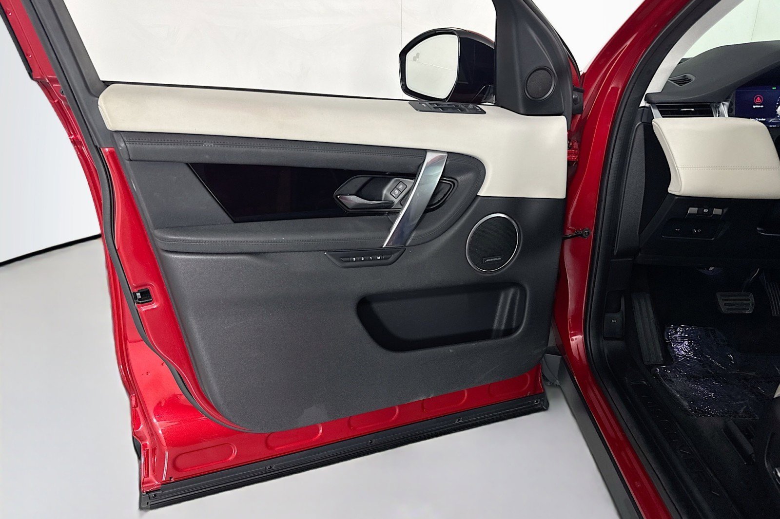 Used 2022 Land Rover Discovery Sport SE image 20