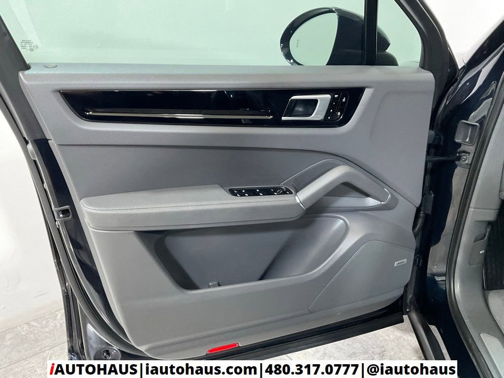 Used 2019 Porsche Cayenne Base image 32