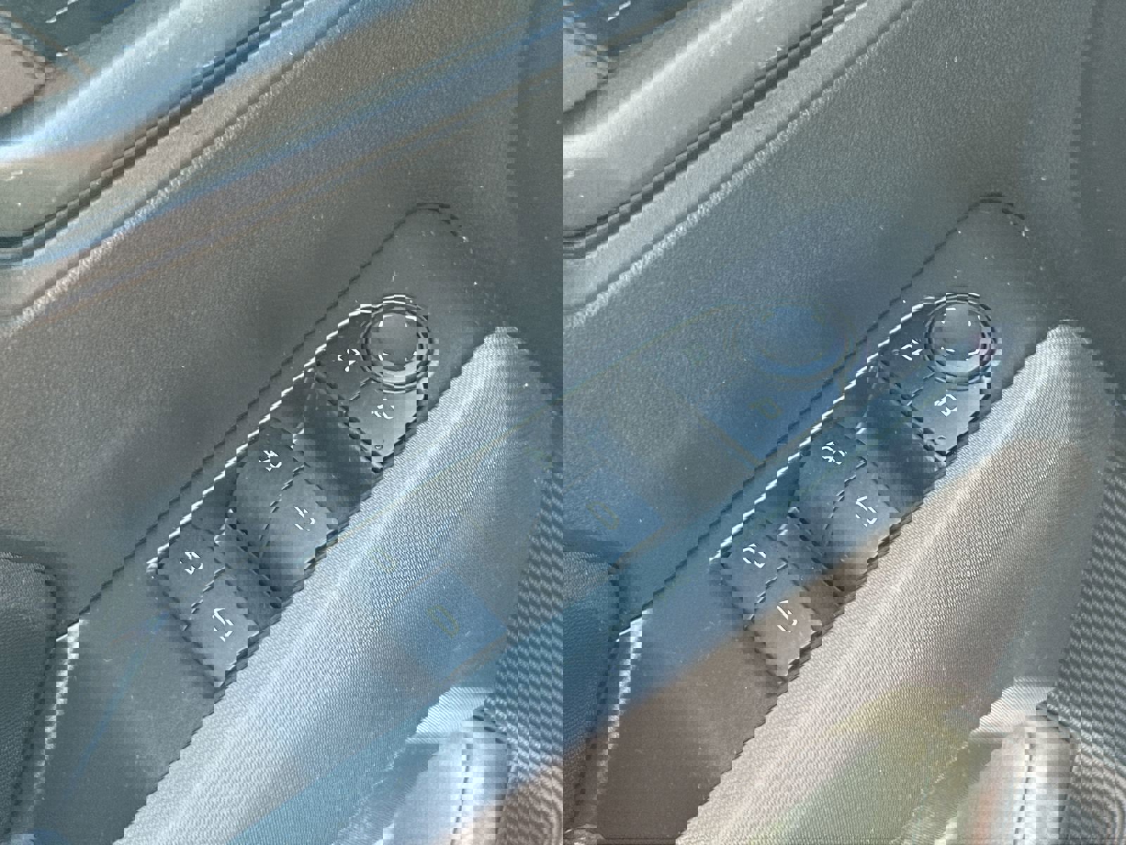 Used 2024 Chevrolet Colorado Trail Boss w/ Technology Package AWD/4WD image 15