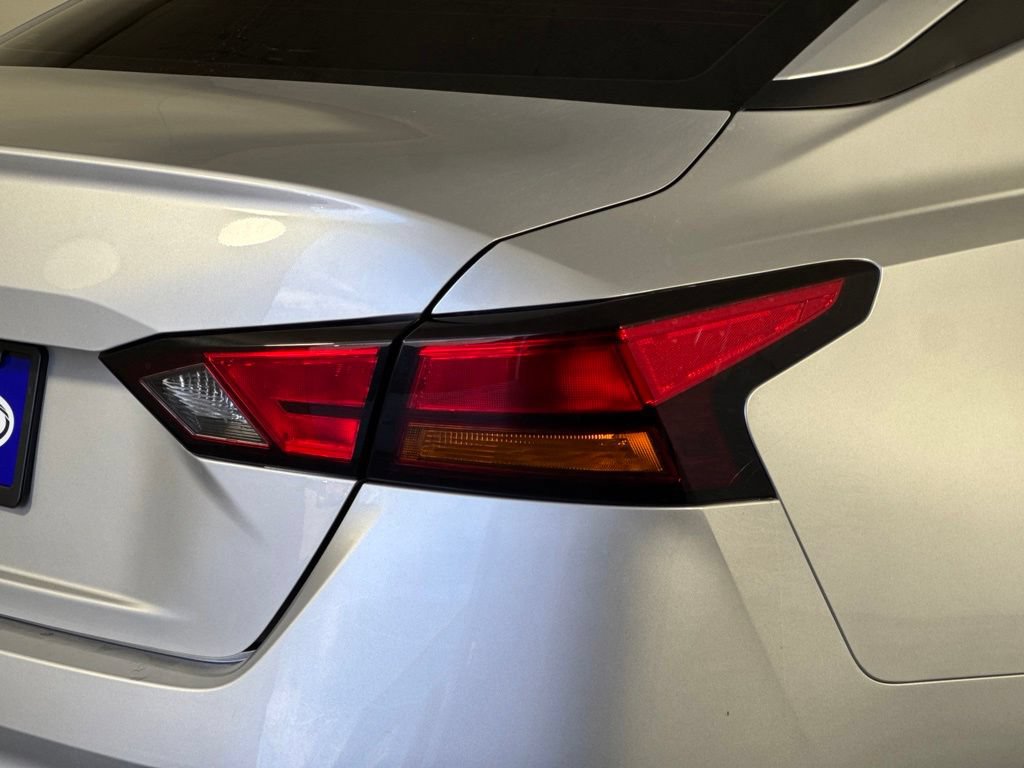 Used 2024 Nissan Altima 2.5 S FWD image 9