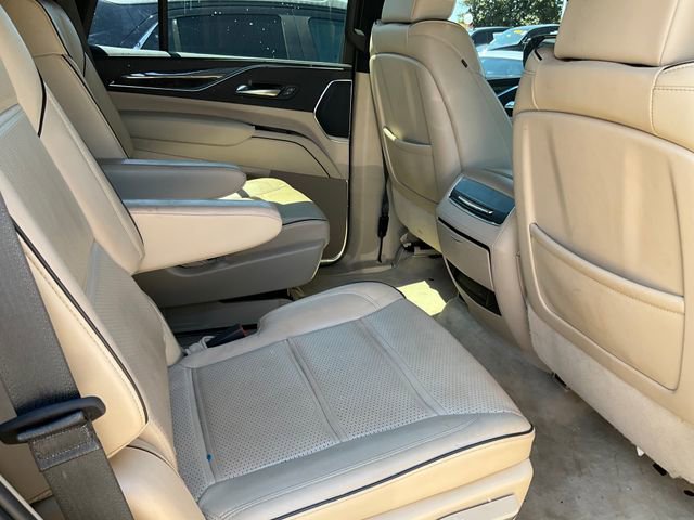 Used 2023 Cadillac Escalade Premium Luxury RWD image 8