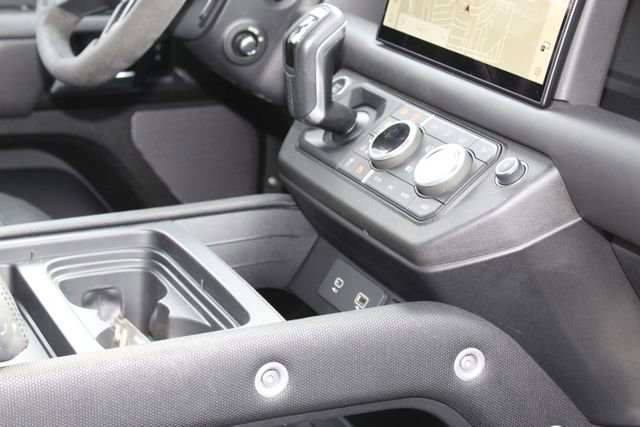 Used 2022 Land Rover Defender 110 V8 image 25