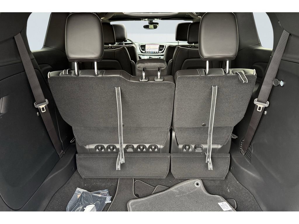 New 2026 Chrysler Pacifica Limited w/ S Appearance Package image 9