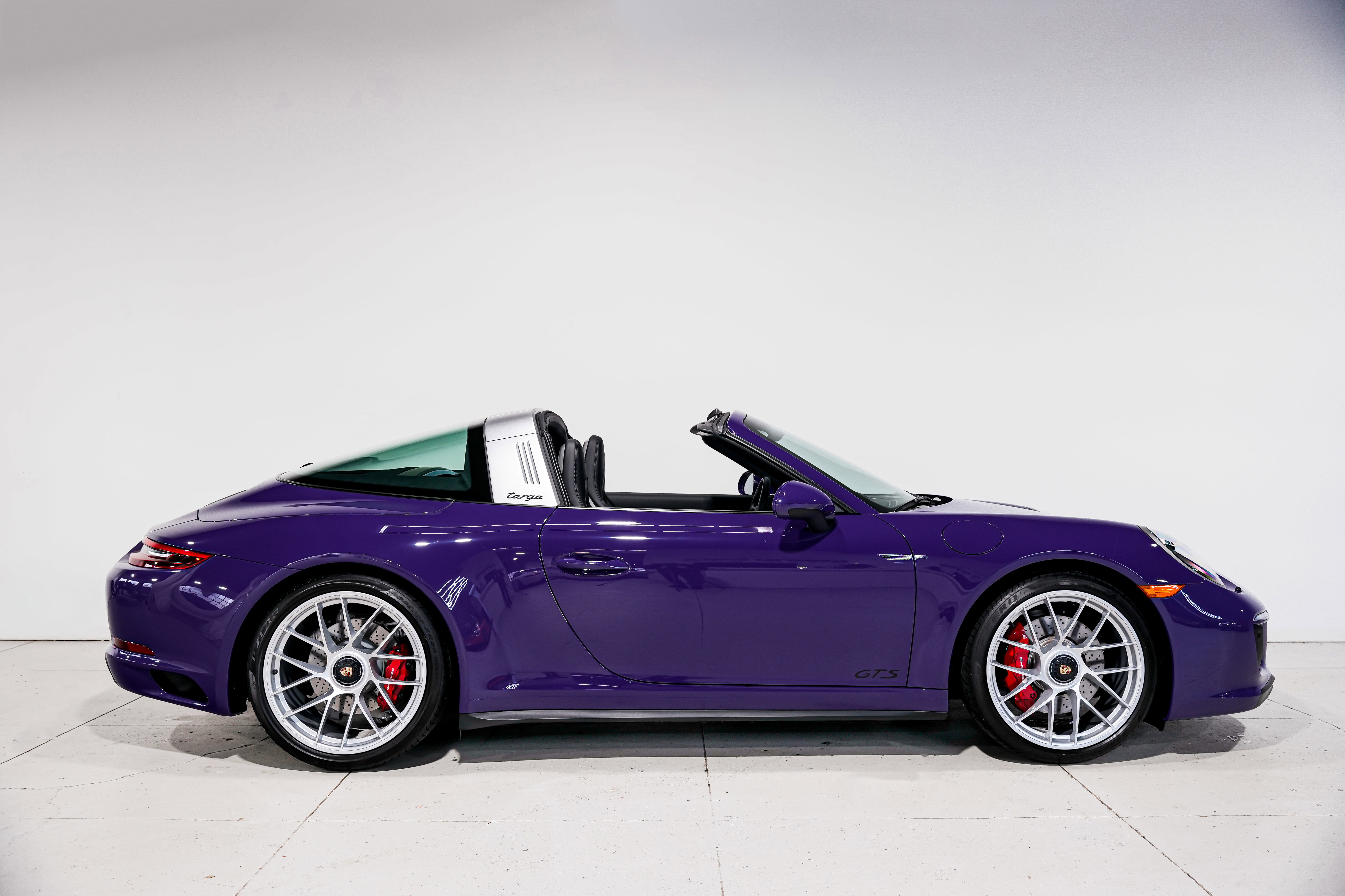 Used 2018 Porsche 911 Targa 4 GTS image 2
