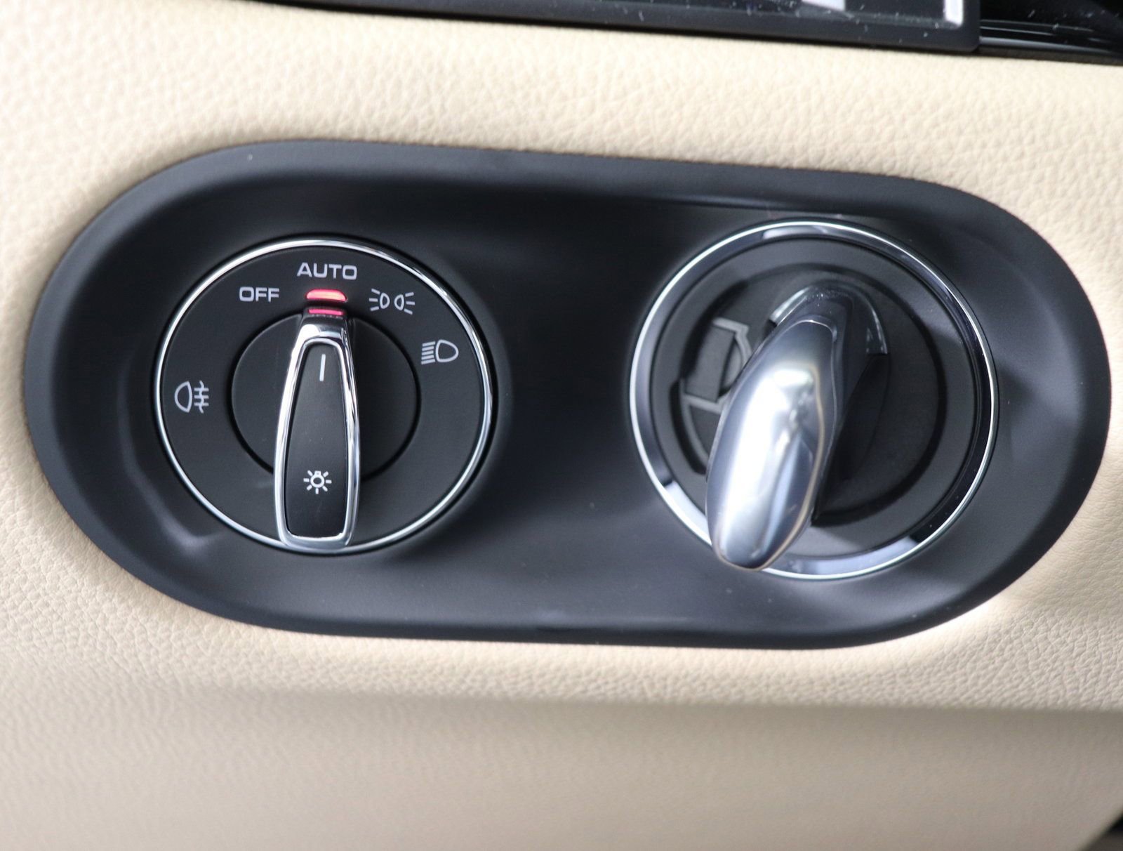 Used 2025 Porsche Macan image 32