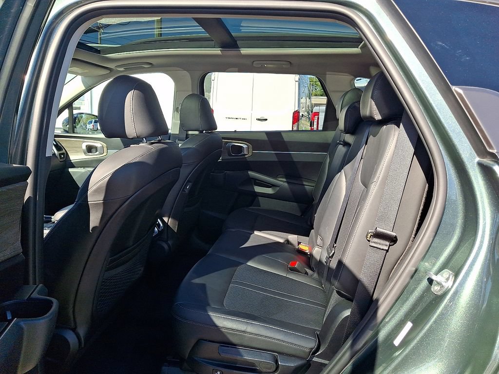 Certified 2022 Kia Sorento S w/ Panoramic Sunroof Package AWD/4WD image 12