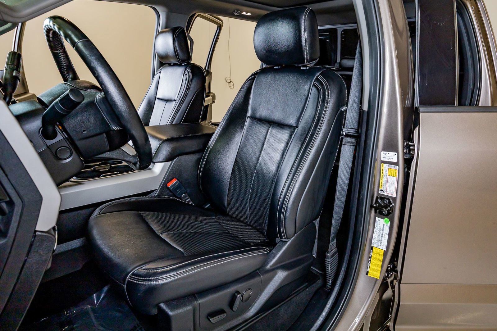 Used 2021 Ford F250 Lariat w/ Lariat Ultimate Package AWD/4WD image 28