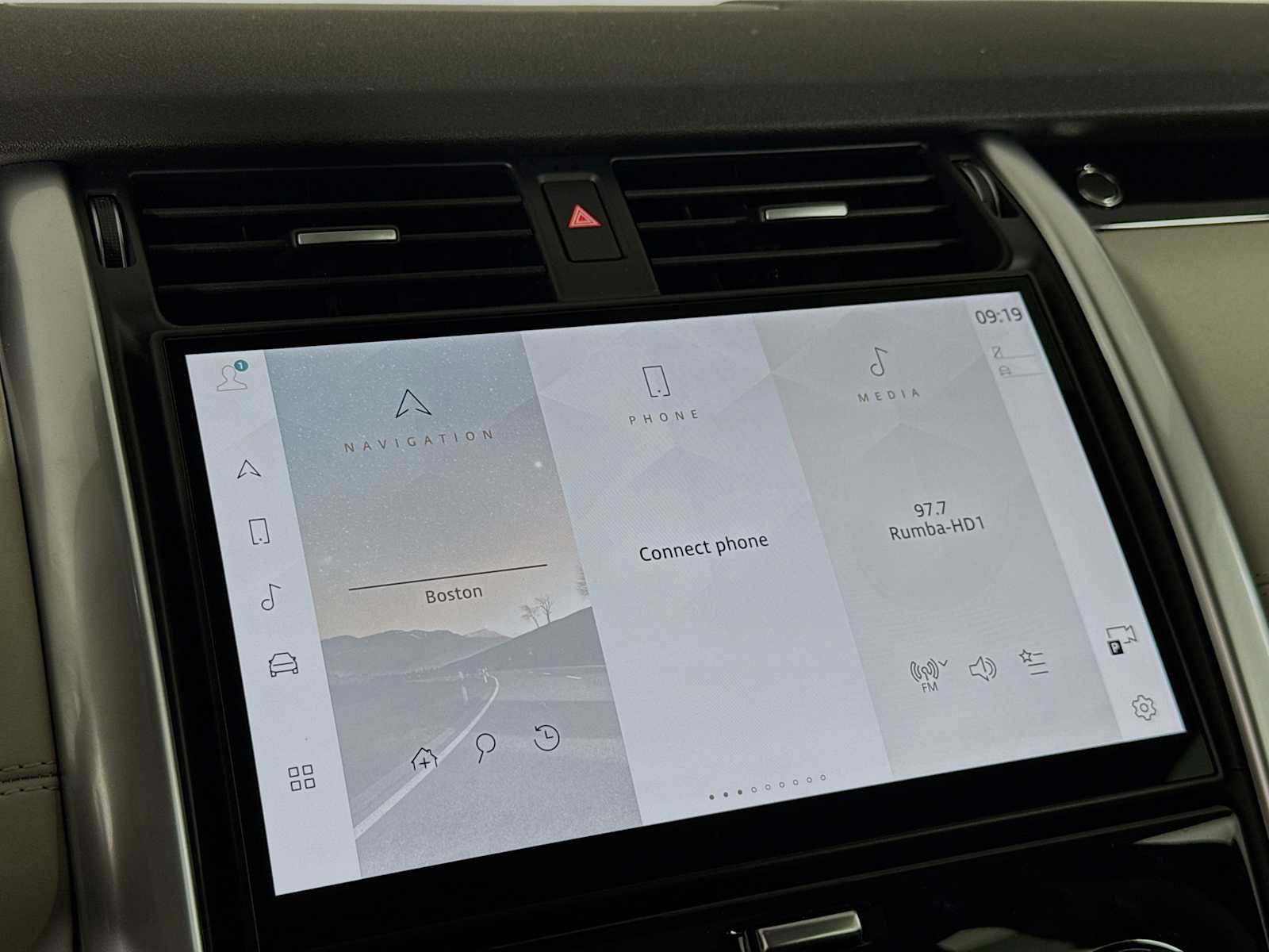 New 2025 Land Rover Discovery S AWD/4WD image 14