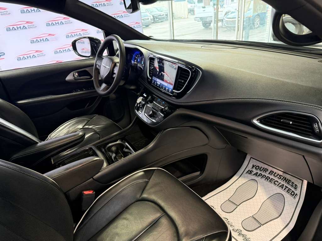 Used 2025 Chrysler Pacifica Limited FWD image 44