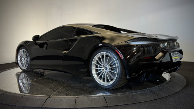 Used 2025 McLaren Artura RWD image 21