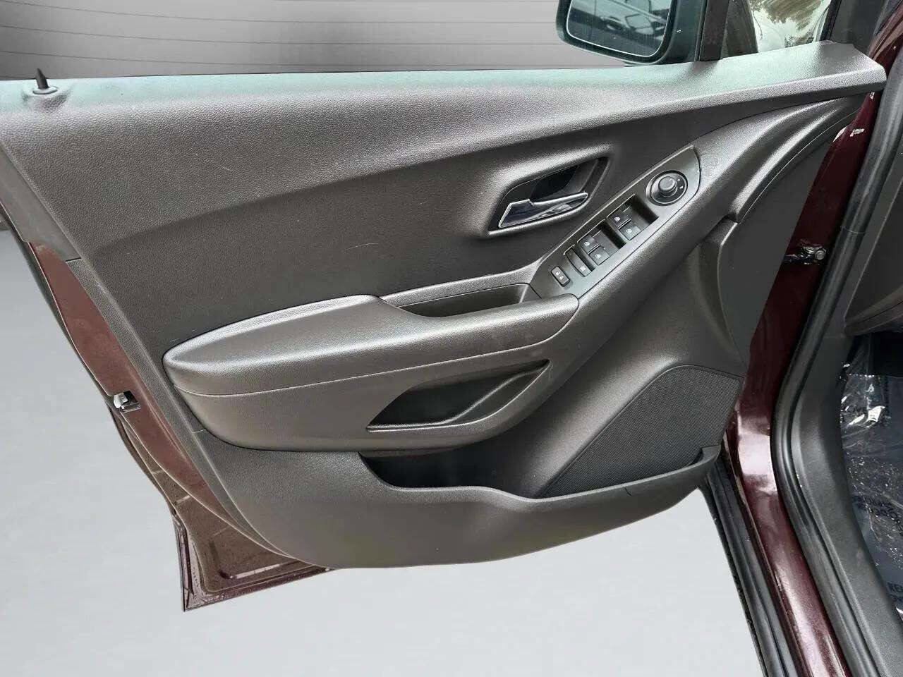 Used 2020 Chevrolet Trax LS image 21