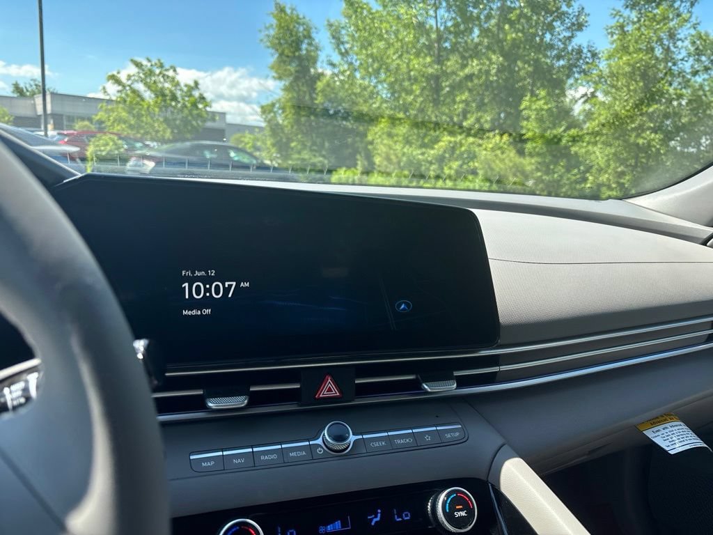 New 2025 Hyundai Elantra SEL FWD image 15
