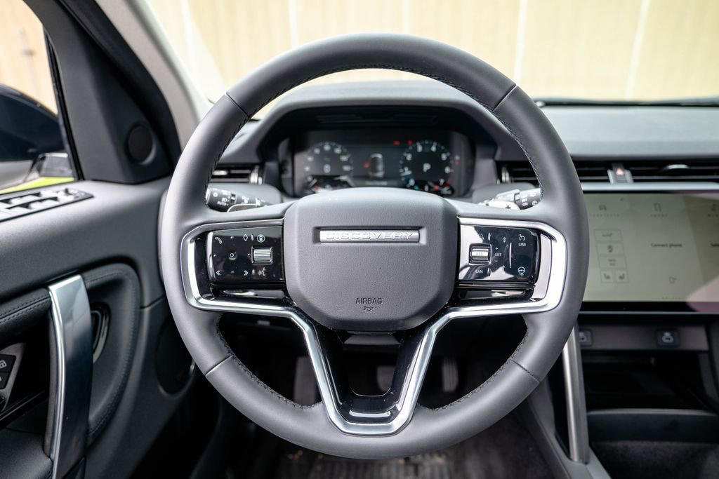 Used 2025 Land Rover Discovery Sport S image 13