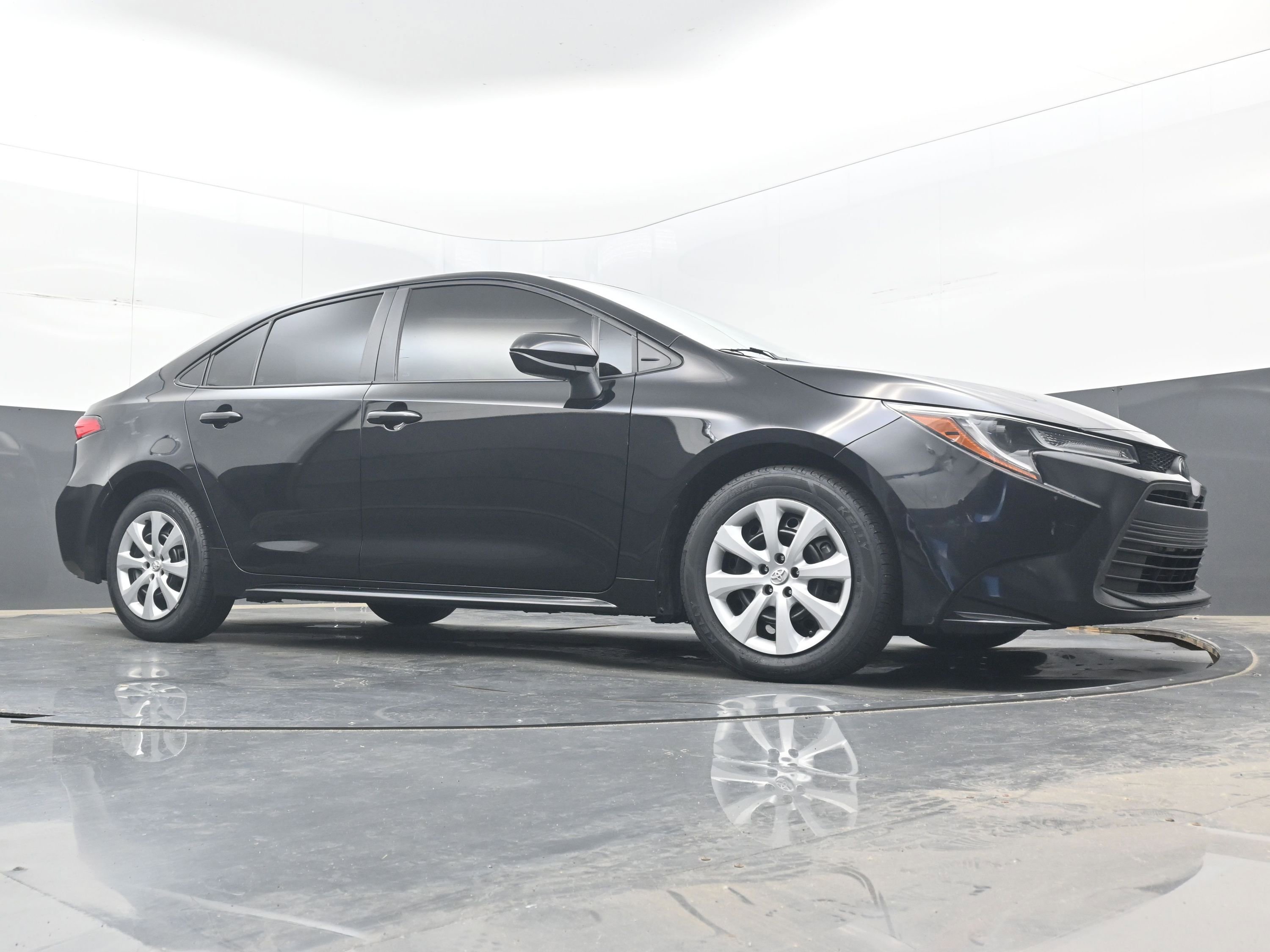 Used 2025 Toyota Corolla LE FWD image 23