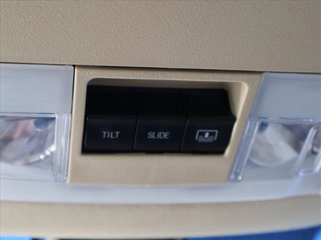 Used 2013 Lincoln MKS FWD image 21
