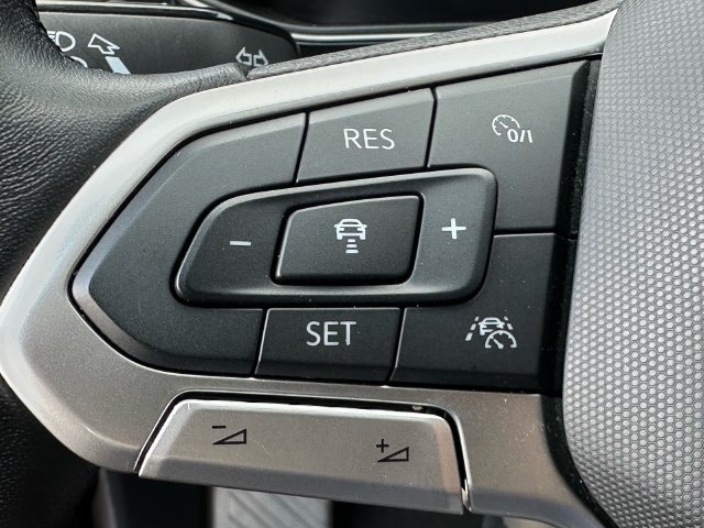 Used 2025 Volkswagen Jetta SE FWD image 14