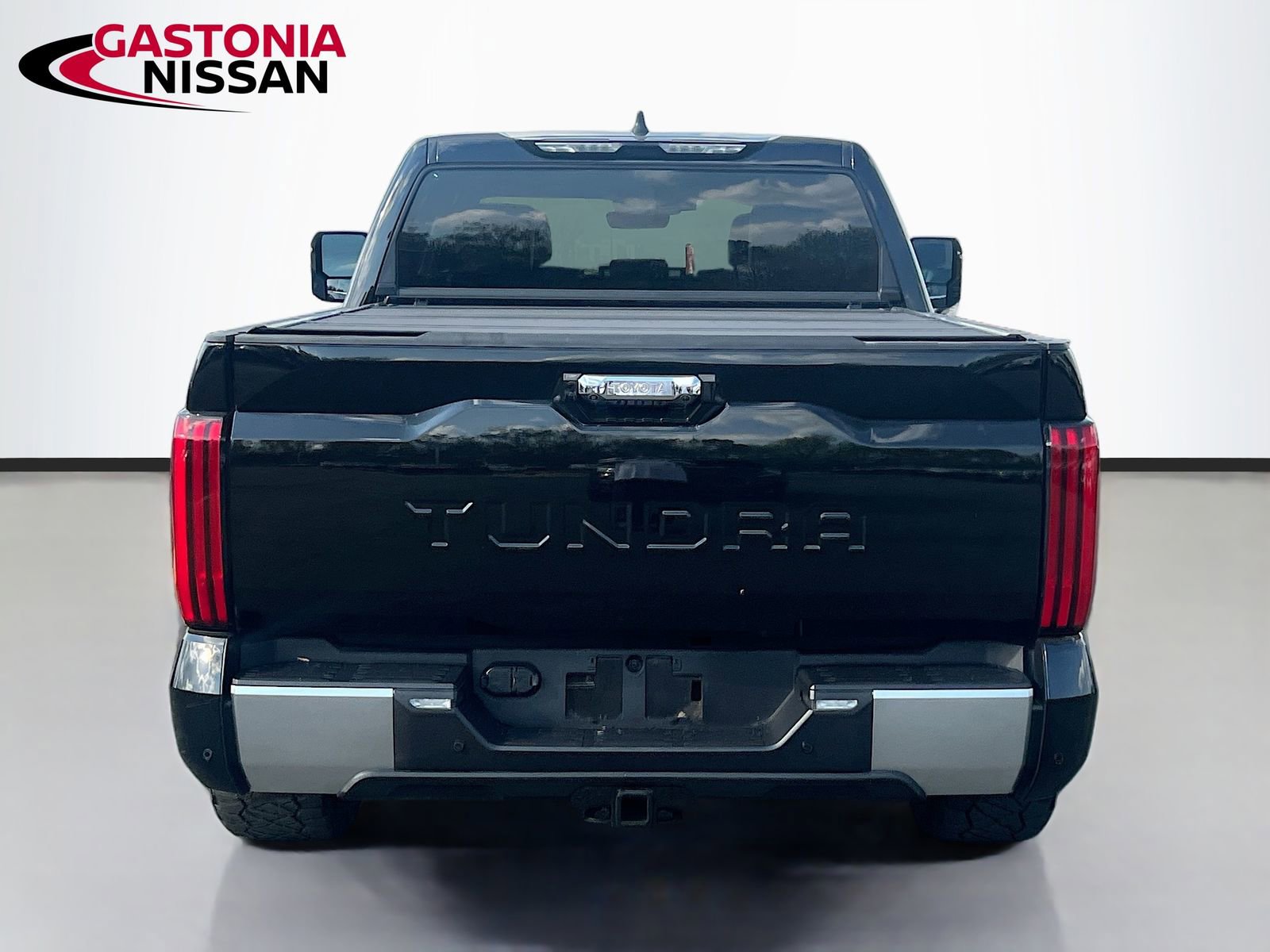 Used 2024 Toyota Tundra Limited w/ Power Package image 7