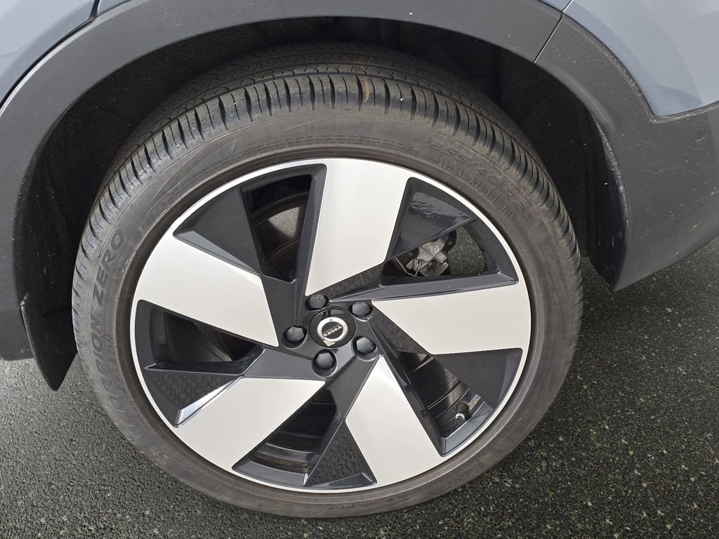 Used 2023 Volvo C40 P8 Recharge Ultimate image 37