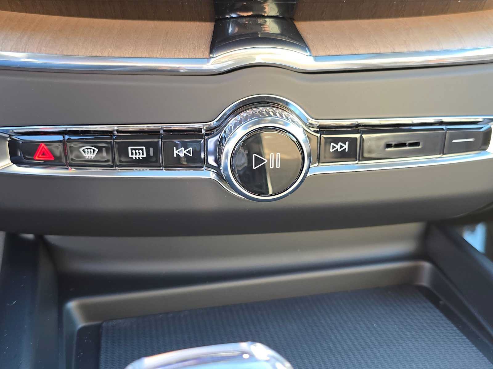 New 2027 Volvo XC60 B5 Plus AWD/4WD image 29