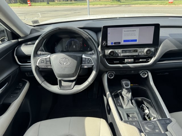 Used 2024 Toyota Grand Highlander AWD image 14