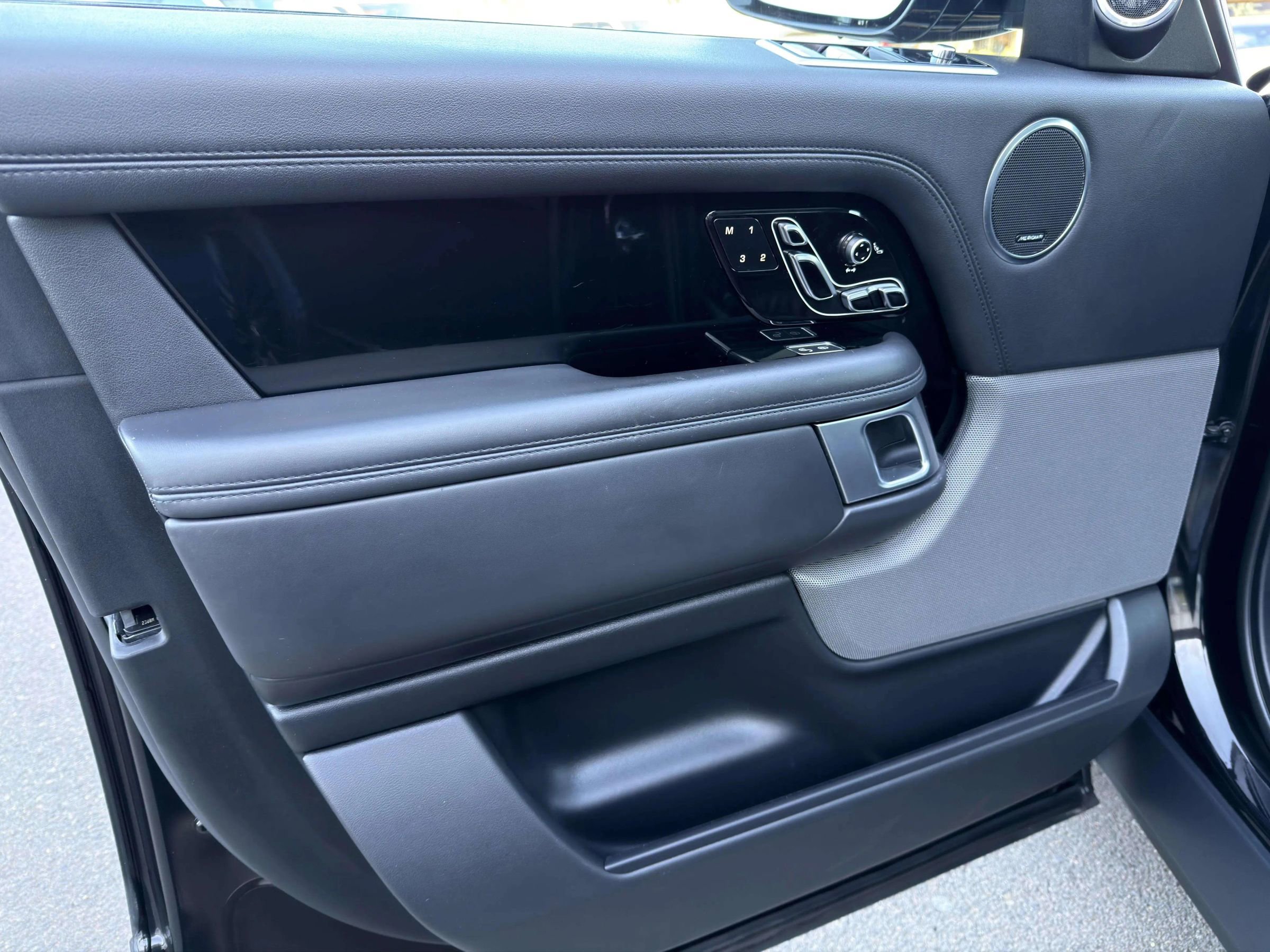 Used 2021 Land Rover Range Rover P525 Westminster Edition LWB image 19